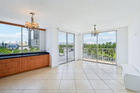 Copropriété à vendre à Miami, Floride: 2 chambres, 92.9 m2 № 1997161 - photo 6