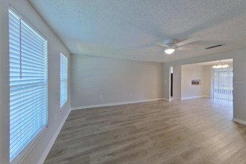 Casa en alquiler en Pinellas Park, Florida, 2 dormitorios, 100.89 m2 № 1866216 - foto 2