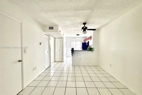 Copropriété à louer à Miami, Floride: 2 chambres, 58.06 m2 № 2009070 - photo 2