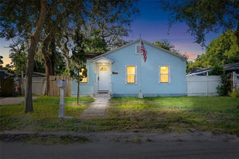House in Tampa, Florida 2 bedrooms, 93.65 sq.m. № 1876677 - photo 1
