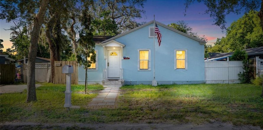House in Tampa, Florida 2 bedrooms, 93.65 sq.m. № 1876677