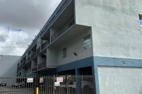 Appartement à louer à Miami, Floride: 2 chambres, 71.07 m2 № 2248688 - photo 3