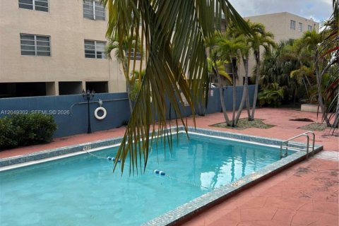 Appartement à louer à Miami, Floride: 2 chambres, 71.07 m2 № 2248688 - photo 2