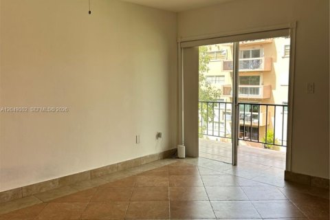 Appartement à louer à Miami, Floride: 2 chambres, 71.07 m2 № 2248688 - photo 4