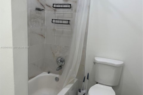 Appartement à louer à Miami, Floride: 2 chambres, 71.07 m2 № 2248688 - photo 12