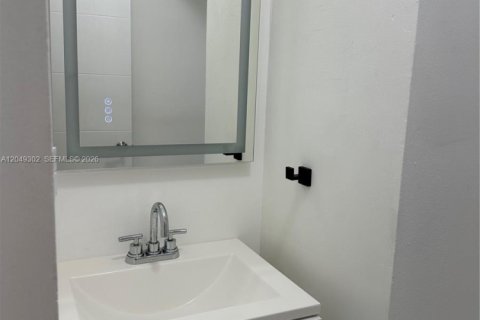 Appartement à louer à Miami, Floride: 2 chambres, 71.07 m2 № 2248688 - photo 13