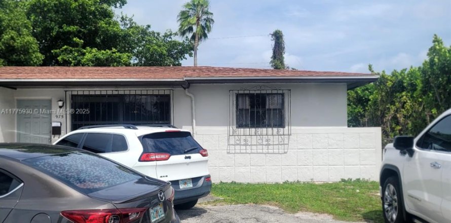 Villa ou maison à North Miami, Floride 5 chambres, 213.68 m2 № 1957461