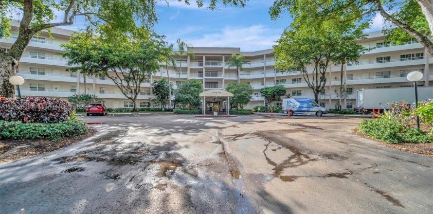 Кондоминиум с 3 спальнями в Помпано-Бич, Флорида № 1954012