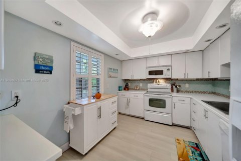 Купить кондоминиум в Помпано-Бич, Флорида 3 спальни, 139.35м2, № 1954012 - фото 8