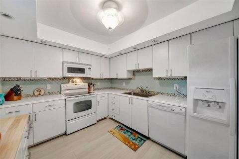 Купить кондоминиум в Помпано-Бич, Флорида 3 спальни, 139.35м2, № 1954012 - фото 6