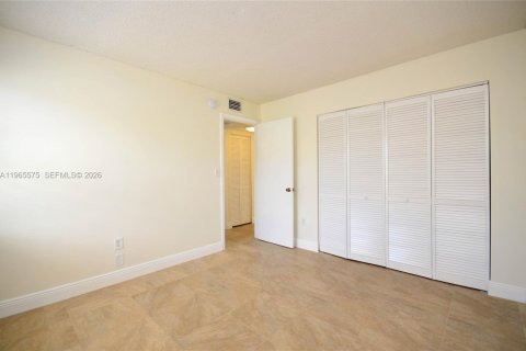 Villa ou maison à louer à Miami, Floride: 3 chambres, 121.14 m2 № 2027149 - photo 17