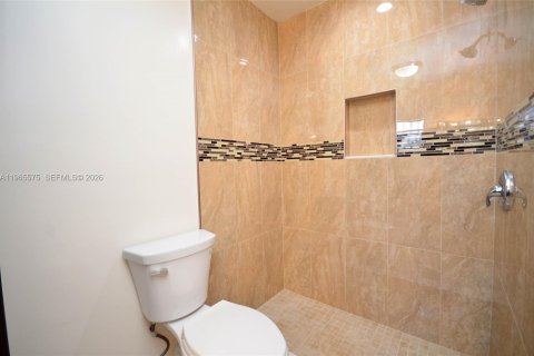 Villa ou maison à louer à Miami, Floride: 3 chambres, 121.14 m2 № 2027149 - photo 13