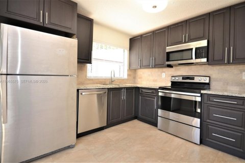 Villa ou maison à louer à Miami, Floride: 3 chambres, 121.14 m2 № 2027149 - photo 5