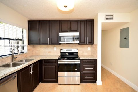 Villa ou maison à louer à Miami, Floride: 3 chambres, 121.14 m2 № 2027149 - photo 4