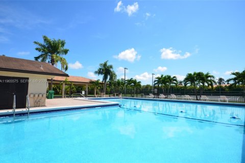 Villa ou maison à louer à Miami, Floride: 3 chambres, 121.14 m2 № 2027149 - photo 25