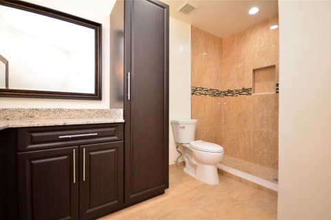 Villa ou maison à louer à Miami, Floride: 3 chambres, 121.14 m2 № 2027149 - photo 12