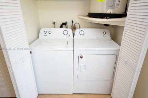 Villa ou maison à louer à Miami, Floride: 3 chambres, 121.14 m2 № 2027149 - photo 19