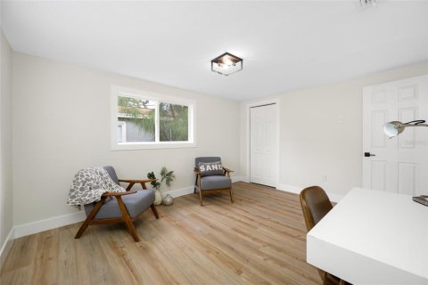 House in Saint Petersburg, Florida 3 bedrooms, 102.56 sq.m. № 2314931 - photo 20