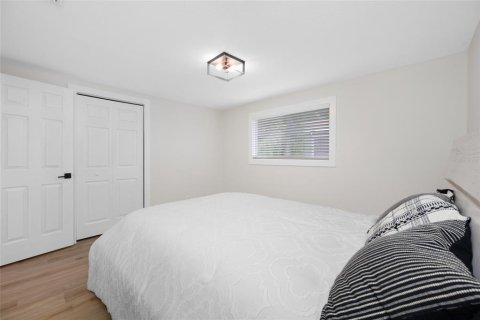 House in Saint Petersburg, Florida 3 bedrooms, 102.56 sq.m. № 2314931 - photo 16