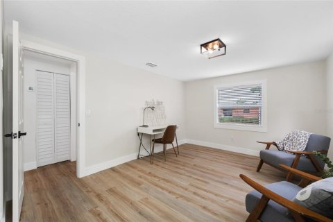 House in Saint Petersburg, Florida 3 bedrooms, 102.56 sq.m. № 2314931 - photo 19