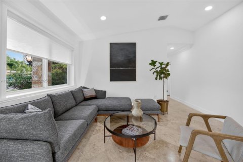 House in Miami, Florida 3 bedrooms, 126.35 sq.m. № 1992611 - photo 9