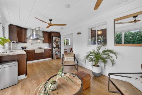 House in Miami, Florida 3 bedrooms, 126.35 sq.m. № 1992611 - photo 18