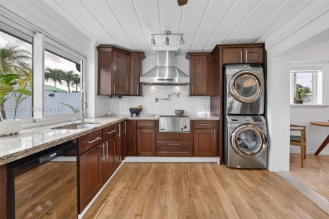 House in Miami, Florida 3 bedrooms, 126.35 sq.m. № 1992611 - photo 16