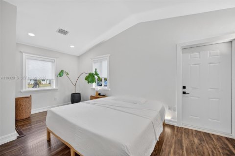 House in Miami, Florida 3 bedrooms, 126.35 sq.m. № 1992611 - photo 22