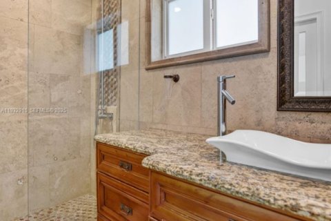 House in Miami, Florida 3 bedrooms, 126.35 sq.m. № 1992611 - photo 26