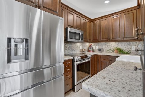 House in Miami, Florida 3 bedrooms, 126.35 sq.m. № 1992611 - photo 12