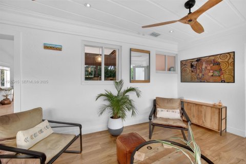 House in Miami, Florida 3 bedrooms, 126.35 sq.m. № 1992611 - photo 17