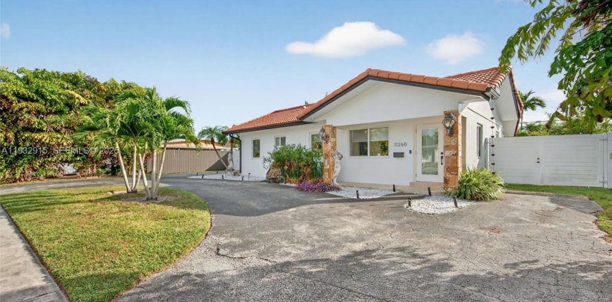 House in Miami, Florida 3 bedrooms, 126.35 sq.m. № 1992611