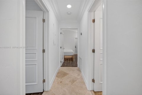 House in Miami, Florida 3 bedrooms, 126.35 sq.m. № 1992611 - photo 20