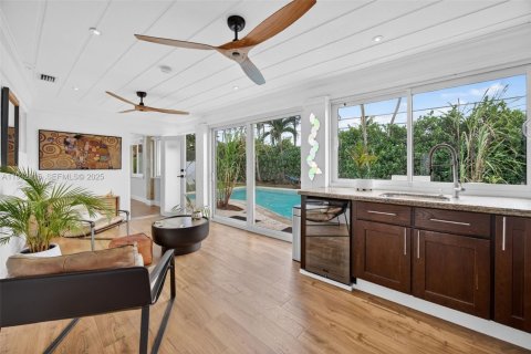 House in Miami, Florida 3 bedrooms, 126.35 sq.m. № 1992611 - photo 15