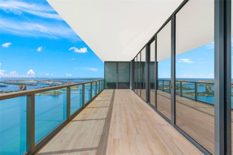 Condo in Miami, Florida, 4 bedrooms  № 1270621 - photo 9