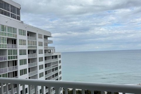 Studio in the Condo in Miami Beach, Florida  № 2402125