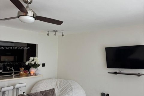 Condo in Miami Beach, Florida  № 2402125 - photo 5