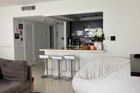 Condo in Miami Beach, Florida  № 2402125 - photo 6