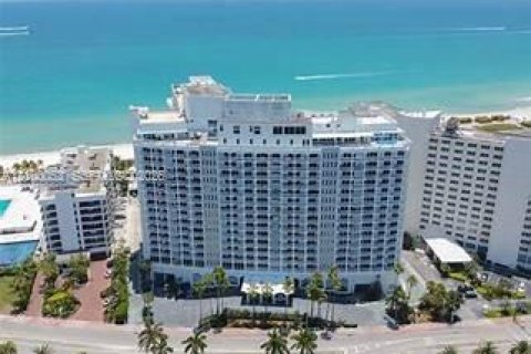 Condo in Miami Beach, Florida  № 2402125 - photo 22