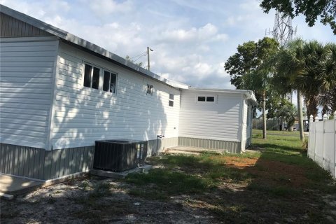 House in Port Richey, Florida 3 bedrooms, 81.75 sq.m. № 2393923 - photo 3