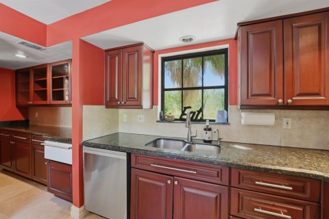 House in Tequesta, Florida 4 bedrooms, 359.53 sq.m. № 2392389 - photo 29