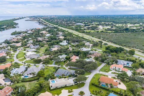 House in Tequesta, Florida 4 bedrooms, 359.53 sq.m. № 2392389 - photo 11