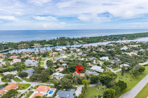House in Tequesta, Florida 4 bedrooms, 359.53 sq.m. № 2392389 - photo 20