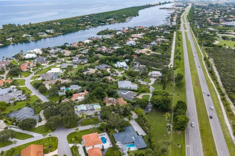 House in Tequesta, Florida 4 bedrooms, 359.53 sq.m. № 2392389 - photo 4
