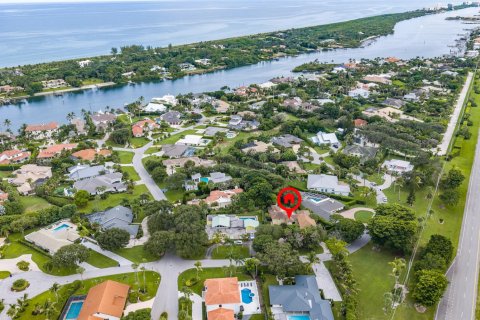 House in Tequesta, Florida 4 bedrooms, 359.53 sq.m. № 2392389 - photo 5