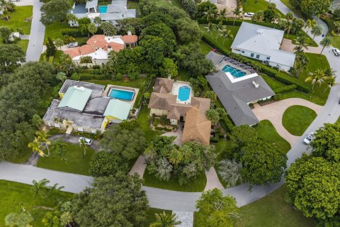 House in Tequesta, Florida 4 bedrooms, 359.53 sq.m. № 2392389 - photo 17