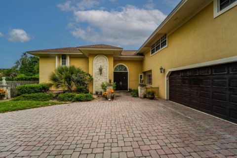 House in Tequesta, Florida 4 bedrooms, 359.53 sq.m. № 2392389 - photo 21