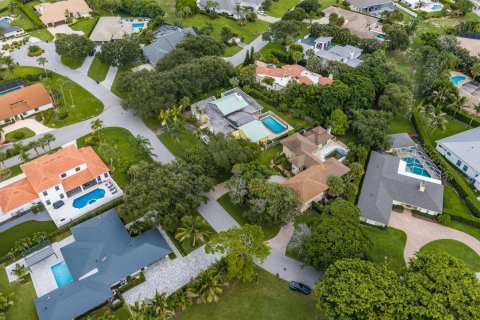 House in Tequesta, Florida 4 bedrooms, 359.53 sq.m. № 2392389 - photo 15