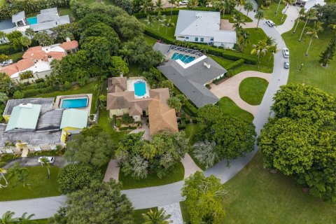 House in Tequesta, Florida 4 bedrooms, 359.53 sq.m. № 2392389 - photo 22