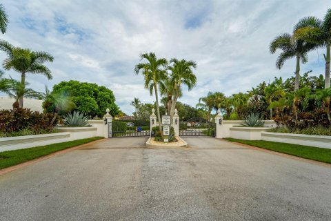 House in Tequesta, Florida 4 bedrooms, 359.53 sq.m. № 2392389